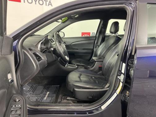 2011 Dodge Avenger Lux