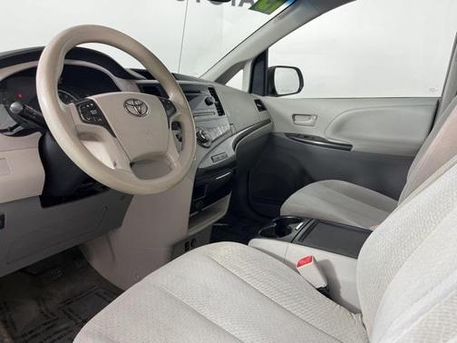 2013 Toyota Sienna LE