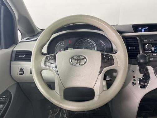 2013 Toyota Sienna LE