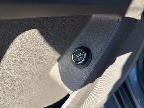 Satin Steel Metallic 2020 Chevrolet Traverse LT Leather