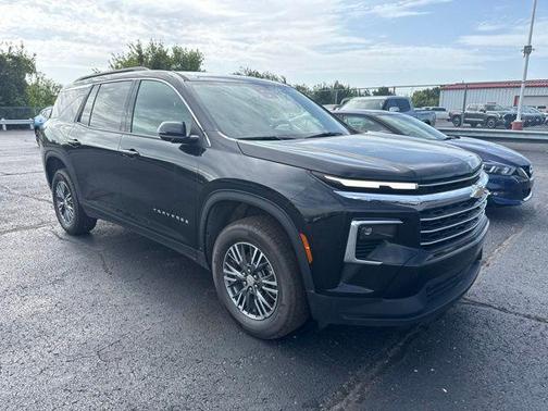 Mosaic Black Metallic 2025 Chevrolet Traverse LT