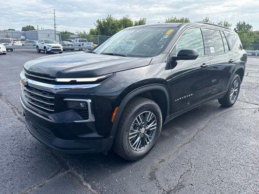 Mosaic Black Metallic 2025 Chevrolet Traverse LT