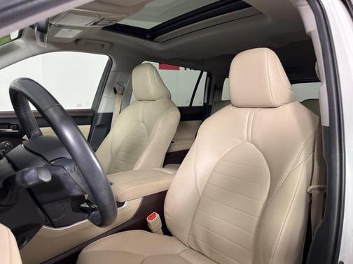 2020 Toyota Highlander Hybrid XLE