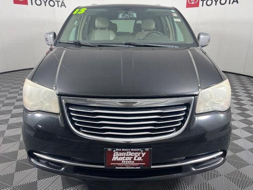 Brilliant Black Crystal Pearlcoat 2013 Chrysler Town & Country Touring-L