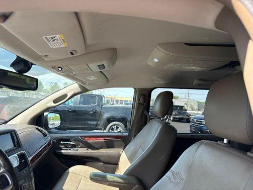 Brilliant Black Crystal Pearlcoat 2013 Chrysler Town & Country Touring-L