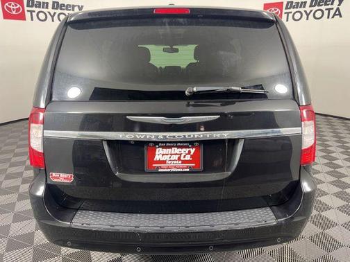 Brilliant Black Crystal Pearlcoat 2013 Chrysler Town & Country Touring-L