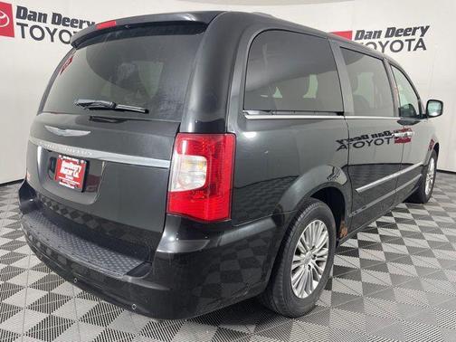 Brilliant Black Crystal Pearlcoat 2013 Chrysler Town & Country Touring-L