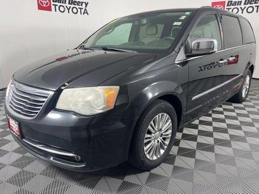 Brilliant Black Crystal Pearlcoat 2013 Chrysler Town & Country Touring-L