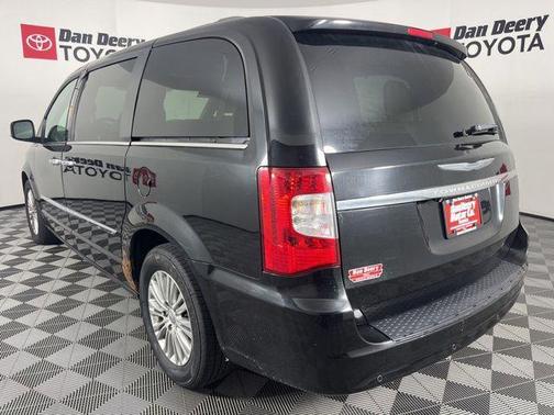 Brilliant Black Crystal Pearlcoat 2013 Chrysler Town & Country Touring-L