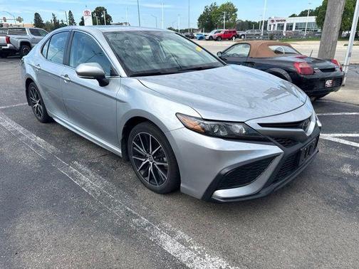 01j9 2024 Toyota Camry SE