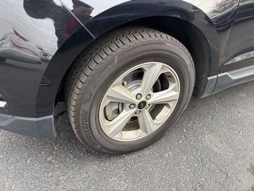 Black Metallic 2023 Ford Edge SE