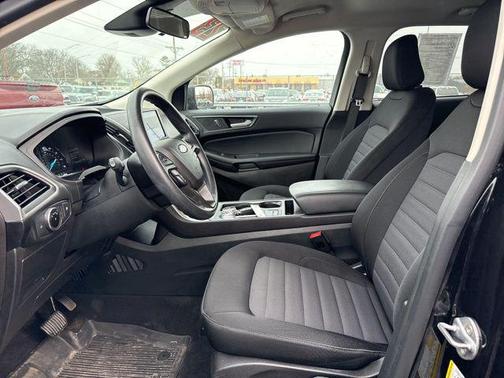 Black Metallic 2023 Ford Edge SE