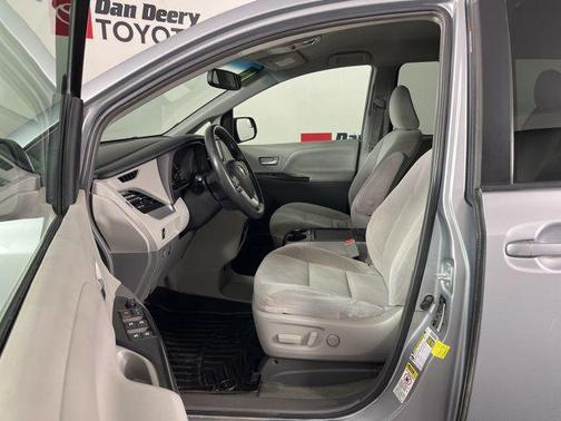 2015 Toyota Sienna LE