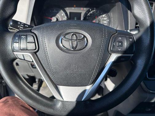 2015 Toyota Sienna LE