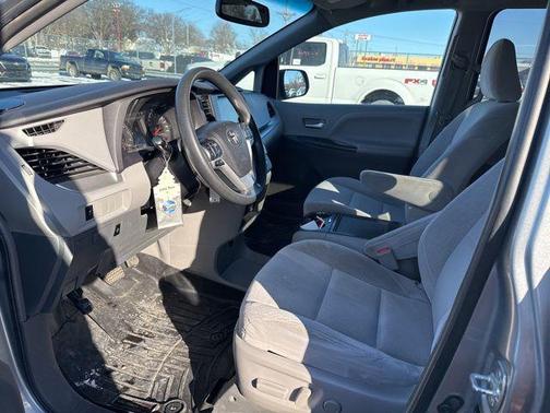 2015 Toyota Sienna LE