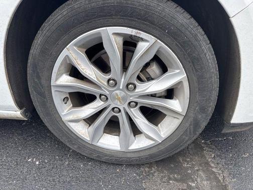 Summit White 2023 Chevrolet Malibu FWD 1LT