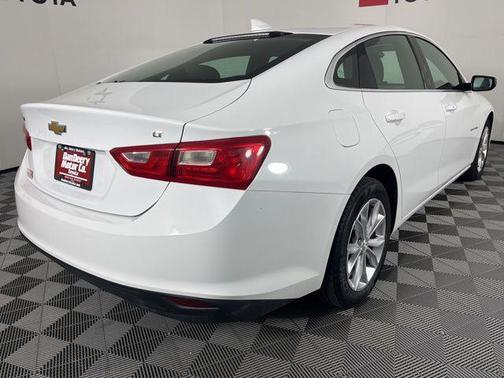 Summit White 2023 Chevrolet Malibu FWD 1LT