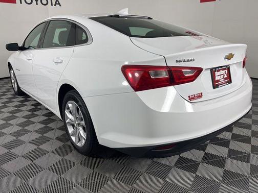 Summit White 2023 Chevrolet Malibu FWD 1LT