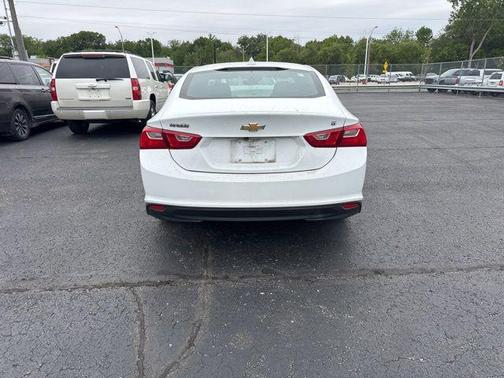 Summit White 2023 Chevrolet Malibu FWD 1LT
