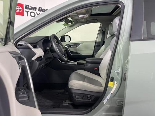 2022 Toyota RAV4 Hybrid XLE Premium