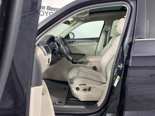 2023 Volkswagen Atlas 3.6L SEL Premium