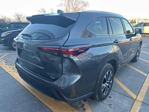 2025 Toyota Highlander Hybrid XLE