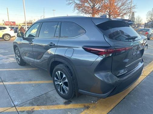 2025 Toyota Highlander Hybrid XLE