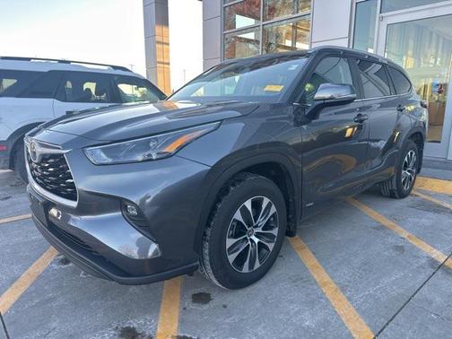 2025 Toyota Highlander Hybrid XLE