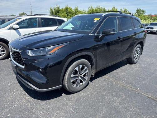 Midnight Black Metallic 2023 Toyota Highlander XLE