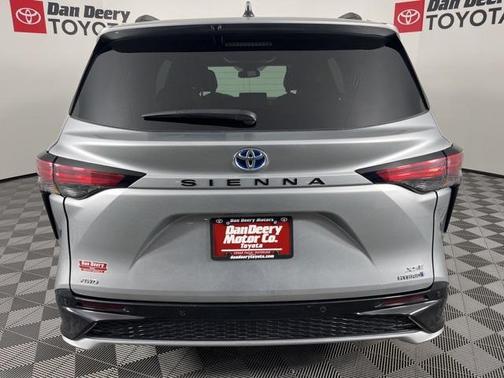 2022 Toyota Sienna XSE 7 Passenger
