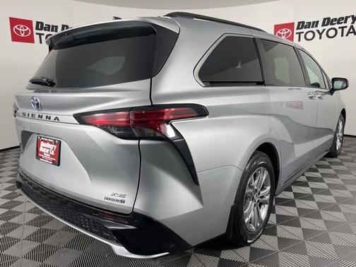 2022 Toyota Sienna XSE 7 Passenger