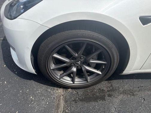Pearl White Multi-Coat 2022 Tesla Model 3 Long Range