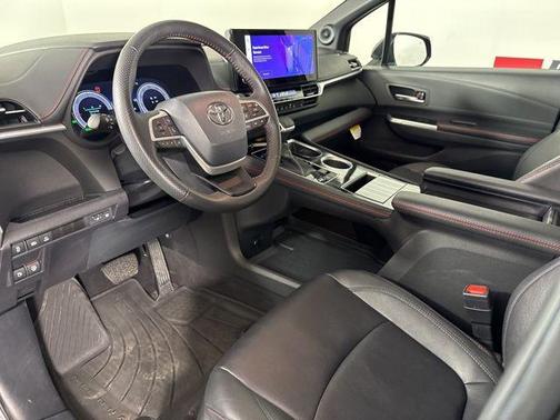 2025 Toyota Sienna XSE 7 Passenger