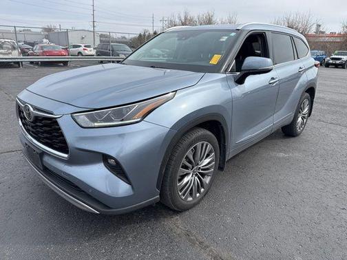 Moon Dust 2020 Toyota Highlander Platinum