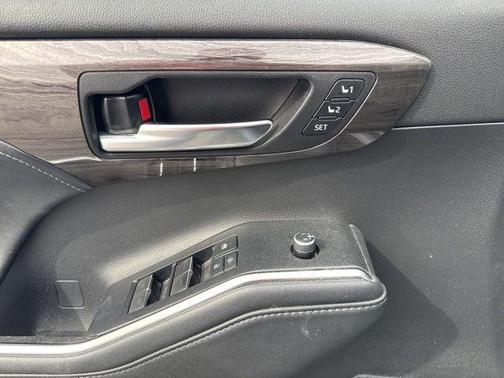 Moon Dust 2020 Toyota Highlander Platinum