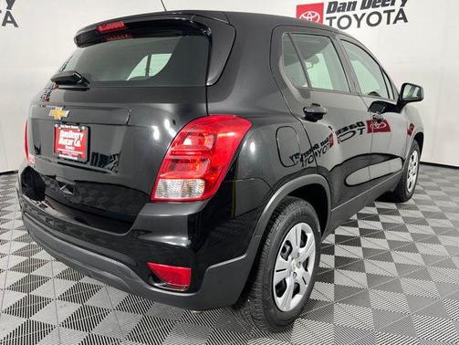 Mosaic Black Metallic 2017 Chevrolet Trax LS