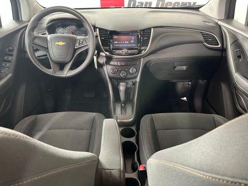 Mosaic Black Metallic 2017 Chevrolet Trax LS