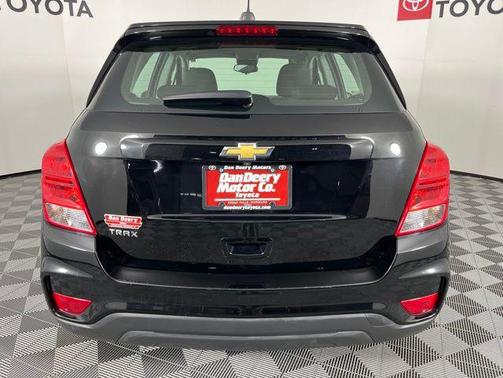 Mosaic Black Metallic 2017 Chevrolet Trax LS