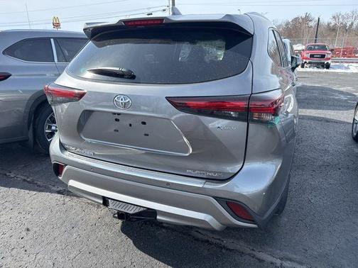 2026 Toyota Highlander Hybrid Platinum