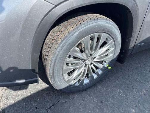 2026 Toyota Highlander Hybrid Platinum