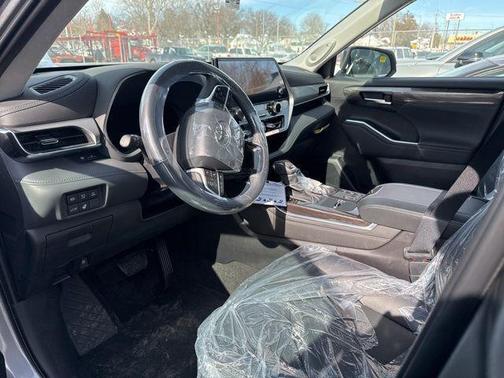 2026 Toyota Highlander Hybrid Platinum