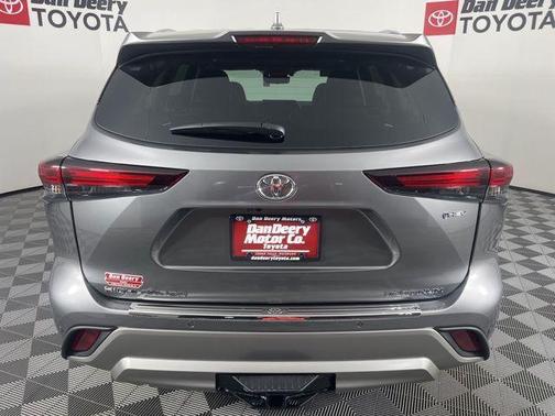 2026 Toyota Highlander Hybrid Platinum