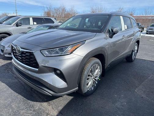 2026 Toyota Highlander Hybrid Platinum