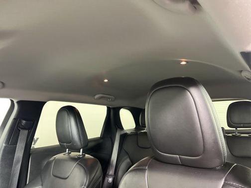 Granite Crystal Metallic Clearcoat 2019 Jeep Cherokee Altitude