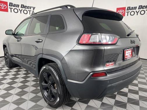 Granite Crystal Metallic Clearcoat 2019 Jeep Cherokee Altitude