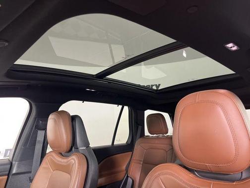 Pristine White Metallic Tri-Coat 2020 Lincoln Aviator Reserve AWD