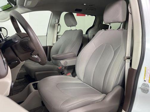 2020 Chrysler Voyager LX