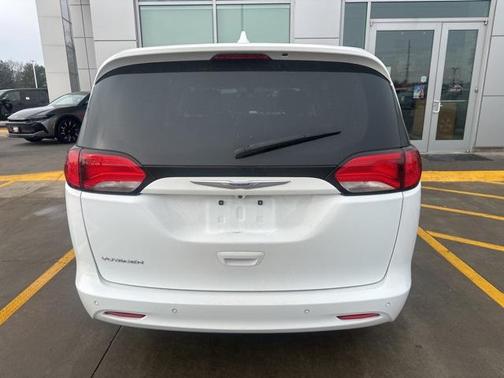 2020 Chrysler Voyager LX