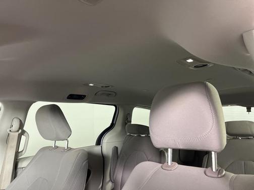 2020 Chrysler Voyager LX