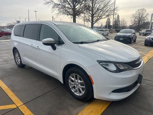 2020 Chrysler Voyager LX